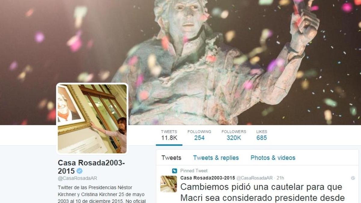 La cuenta de Twitter de la Casa Rosada, ahora la cuenta de los mandatos de los Kirchner.