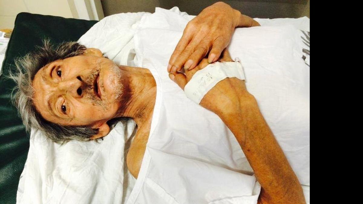 
El cacique Cipriano Martínez, que se estima que tiene 115 años y pertenece a la etnia indígena tolupán, que vive en la región central de Honduras, recibe asistencia en el Hospital Escuela Universitario (HEU) de Tegucigalpa, por un cuadro que podría ser de neumonía.
