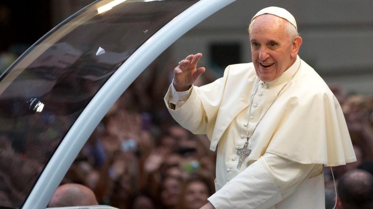
El papa Francisco hizo una llamada telefónica a Argentina para hablar con jóvenes reclusos de una cárcel de la ciudad bonaerense de La Plata. Cuando era arzobispo de Buenos Aires, el papa Francisco solía visitar las prisiones de la capital argentina 
