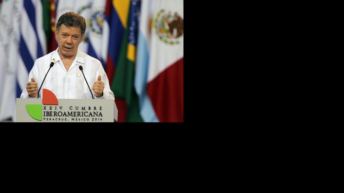 
El presidente de Colombia, Juan Manuel Santos, habla hoy, martes 9 de diciembre de 2014, durante la conferencia final de la XXIV Cumbre Iberoamericana de Jefes de Estado y de Gobierno, en Veracruz (México). La próxima cumbre se celebrará en Colombia en 2016.
