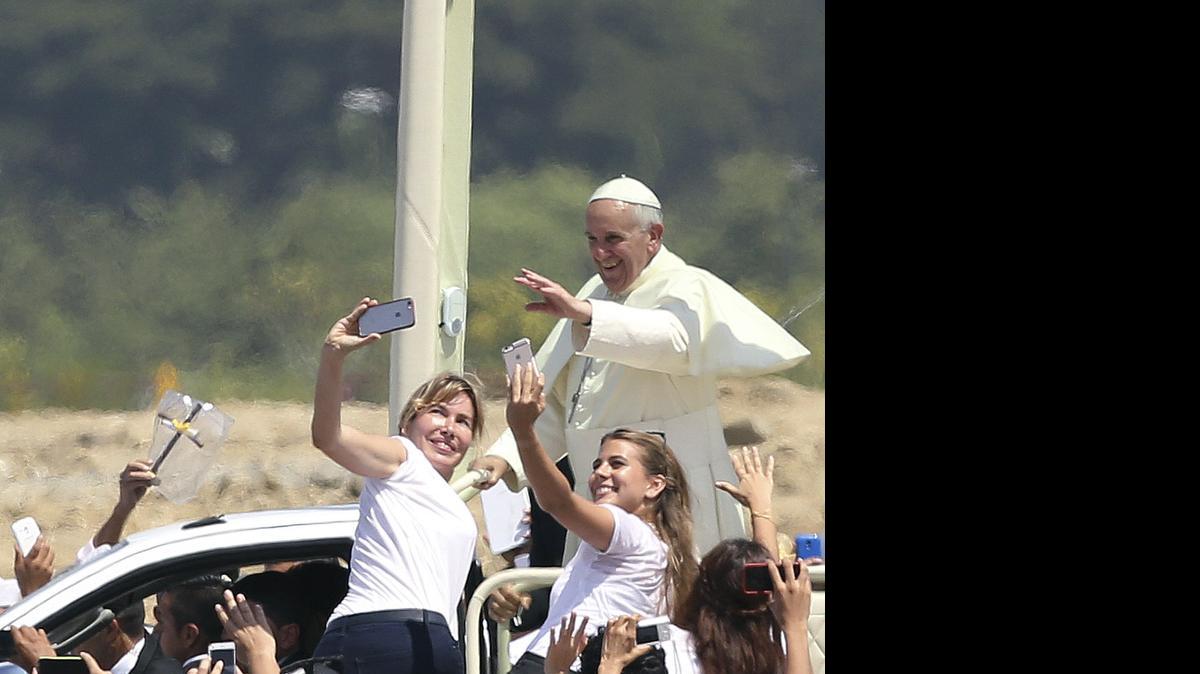 
Cientos de miles de personas luchaban el lunes contra el calor y la aglomeración para escuchar el primer sermón del papa Francisco en un país de habla española.


