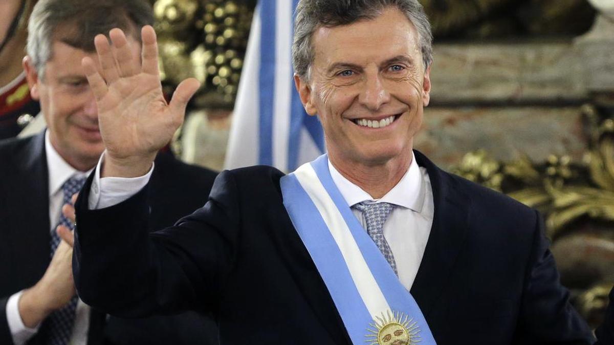 El presidente de Argentina Mauricio Macri no ha vacilado en aplicar medidas para una transformación exprés del país.
