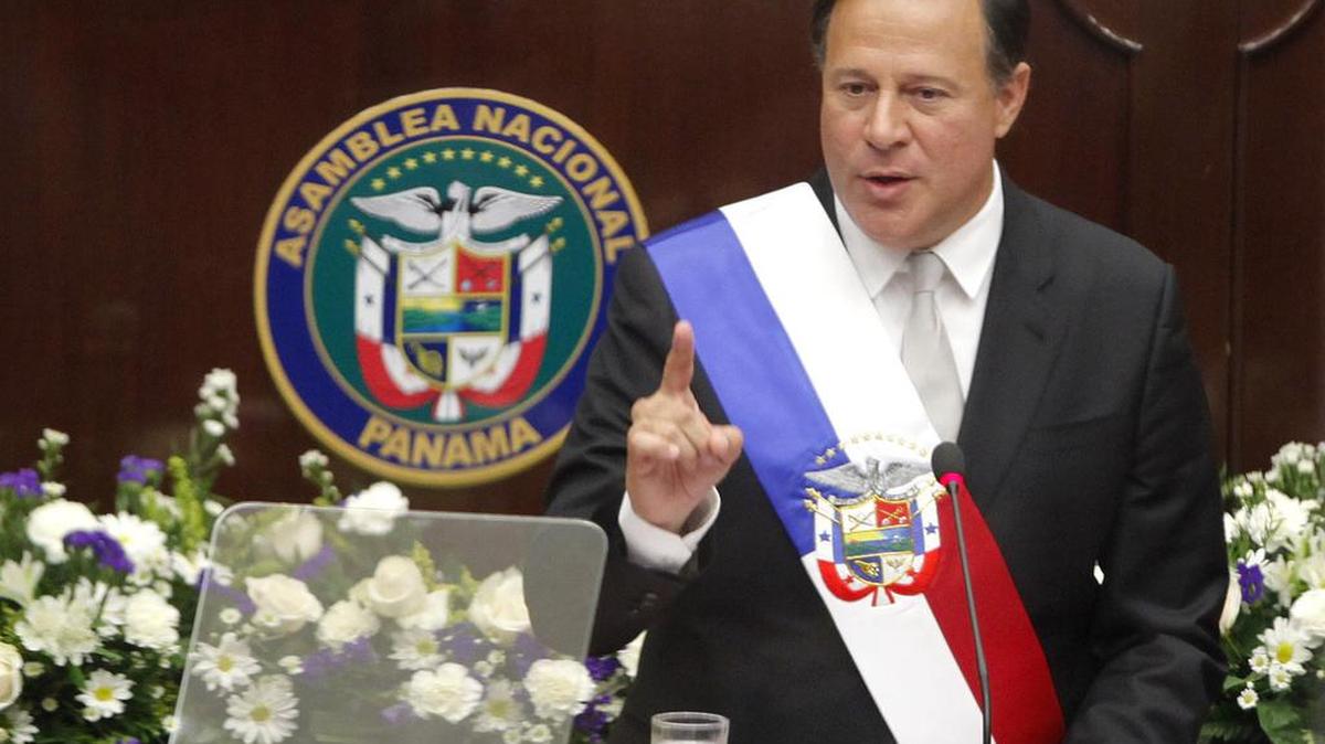 El presidente de Panamá, Juan Carlos Varela, durante el acto de inicio de sesiones en la Asamblea Nacional para presentar su tercer informe del Estado de la Nación el sábado 1 de julio de 2017, en la Ciudad de Panamá.
