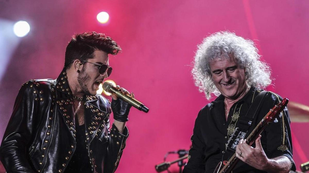 
La banda británica Queen, con el cantante Adam Lambert (izq.) y el guitarrista Brian May, se presenta en la inauguración del festival Rock in Río el viernes, en Río de Janeiro. 

