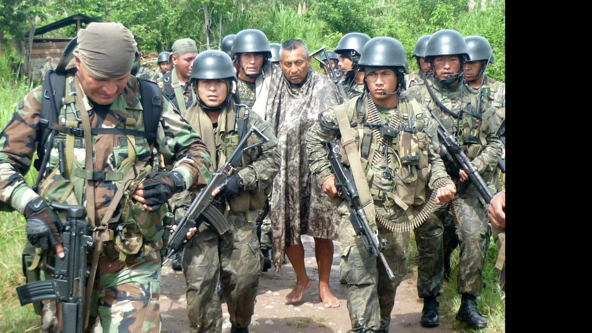 
El último líder históico del grupo terrorista peruano Sendero Luminoso, camarada ‘Artemio’ (cen.), identificado como Florindo Eleuterio Flores Hala, que fue capturado por fuerzas policiales en el 2012.
