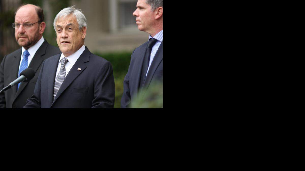 
El ex presidente de Chile, Sebastián Piñera (cen.), se declaró dispuesto a liderar a la oposición derechista con el fin de recuperar el poder en el 2017, si bien admitió que iniciar ahora una campaña “resulta poco estético”.
