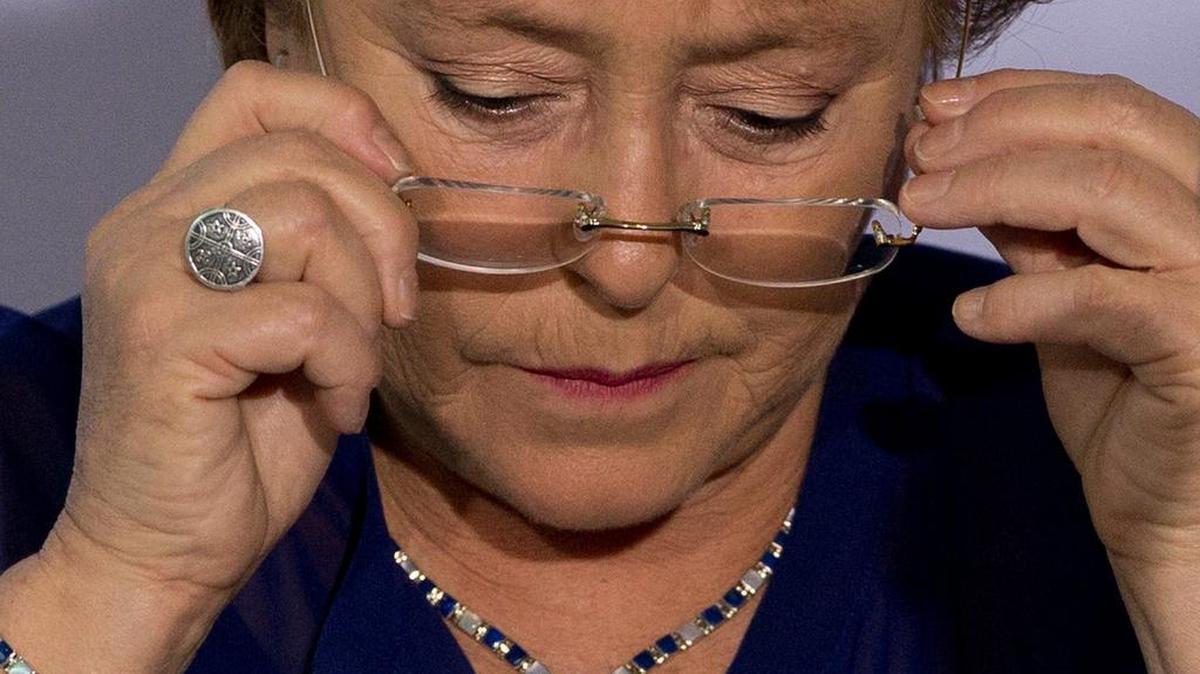 La presidenta Michelle Bachelet dijo que esta práctica de las empresas líderes del mercadoe del papel higiénico perjudica a la economía y al país.