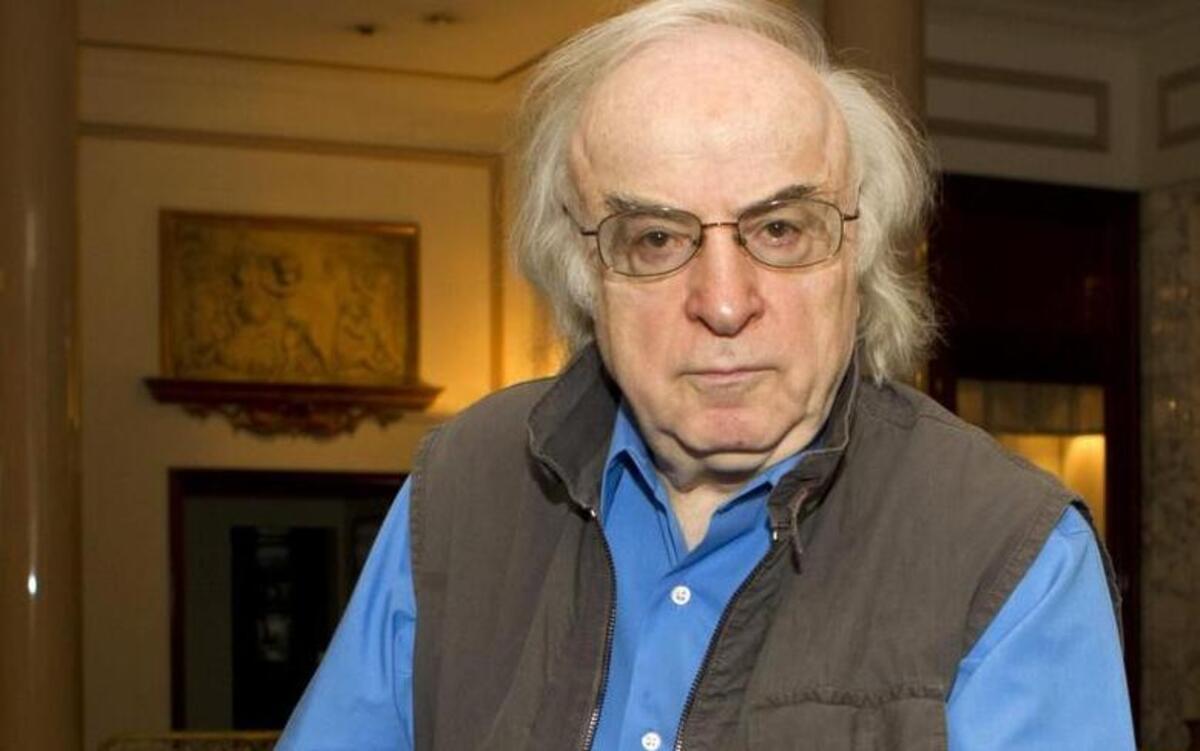 El escritor rumano Norman Manea posando para una entrevista en Barcelona, España. Manea ganó el Premio Feria Internacional del Libro de Guadalajara (FIL) en Lenguas Romances 2016.
