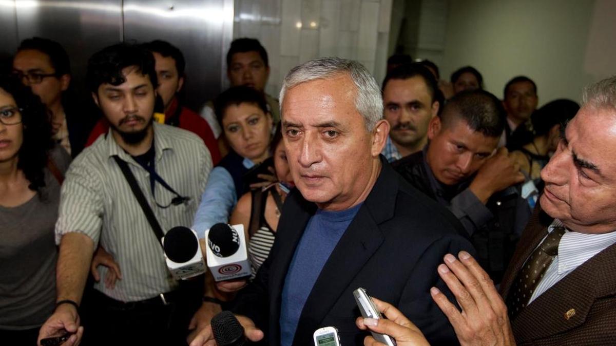 El ex presidente de Guatemala, Otto Pérez Molina, tras asistir a una audiencia sobre los cargos de presunta corrupción en septiembre, en Ciudad de Guatemala.