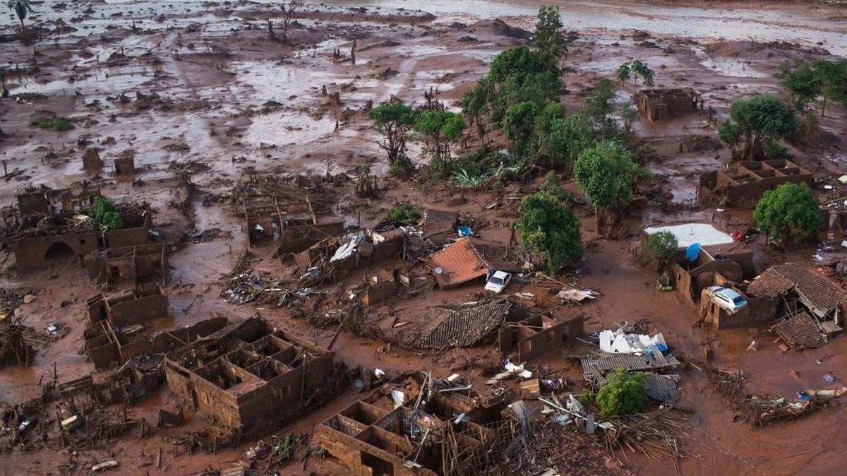 El pueblo Bento Rodrigues en Minas Gerais state, Brasil, totalmente inundado a inicios de noviembre, tras romperse los diquies de la minera Samarco.