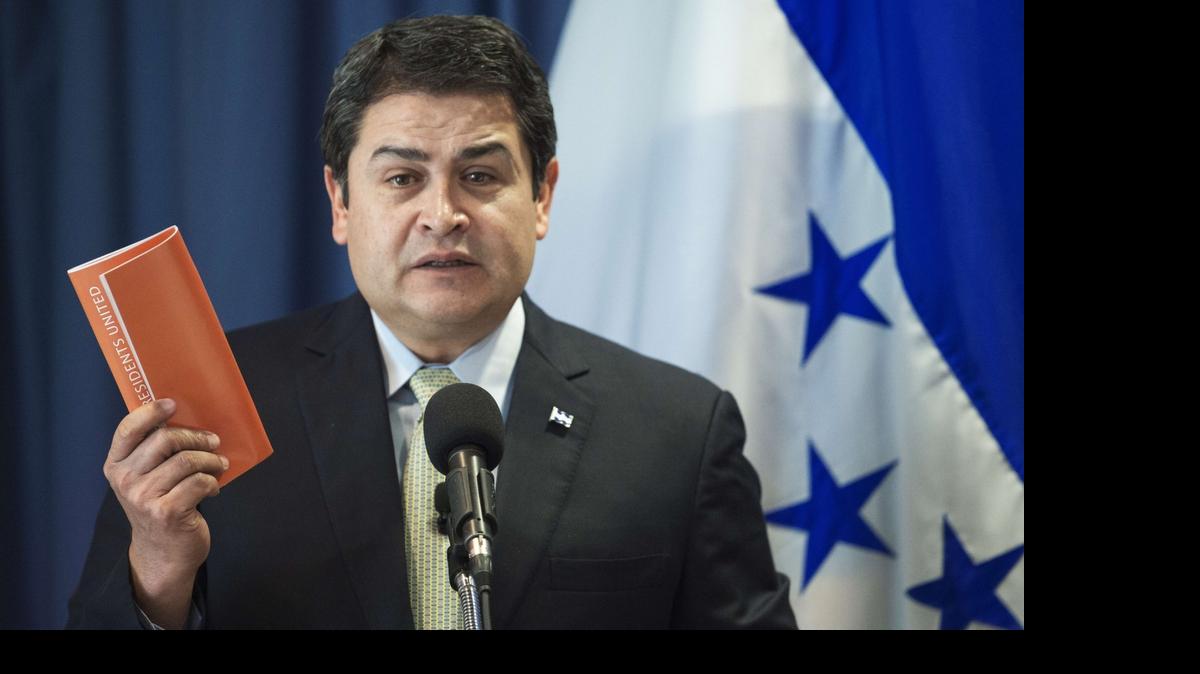
El presidente de Honduras, Juan Orlando Hernández, habla durante una conferencia de prensa. 
