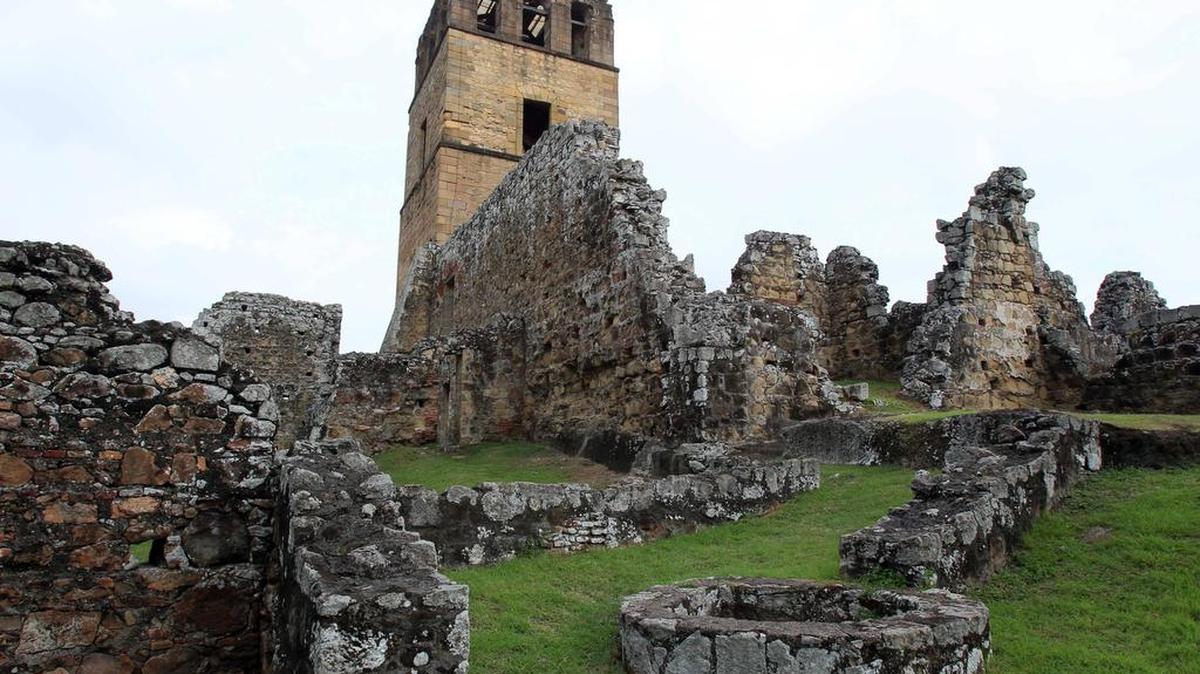 
Las ruinas de Panamá La Vieja, en Ciudad de Panamá. La capital panameña celebra este fin de semana por todo lo alto el 496 aniversario de su fundación con teatro, música, historia y gastronomía. 
