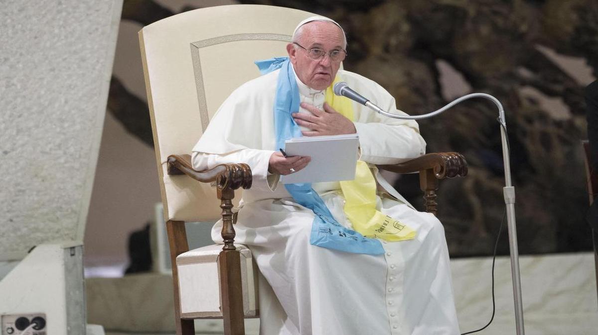 El papa Francisco toma la palabra durante la audiencia que ofreció a un grupo de peregrinos luteranos en el Vaticano el jueves 13 de octubre de 2016.