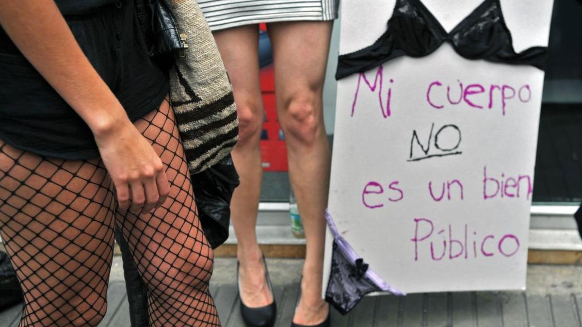 Protesta de un grupo de mujeres en Bogotá, Colombia, contra los abusos sexuales por parte de los hombres.