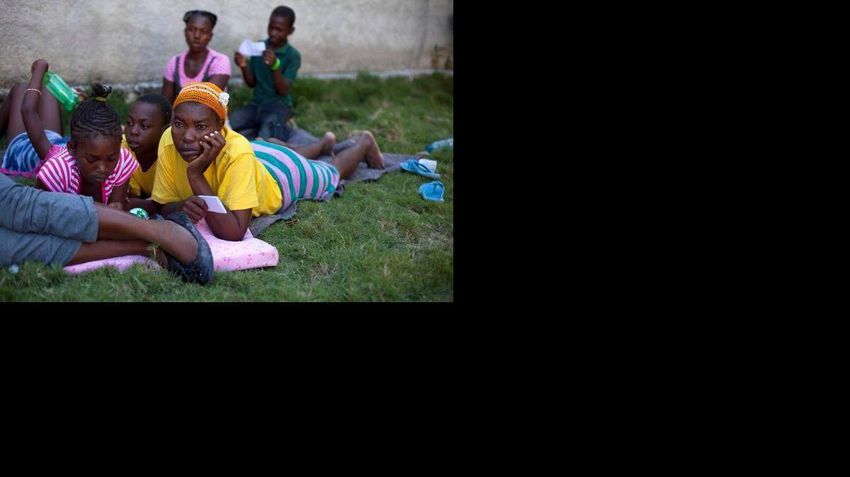 
Flerillia Similien, de Haití, en un refugio junto con sus dos hijos que nacieron en República Dominicana. La mujer fue deportada por las autoridades dominicanas en el 2013.


