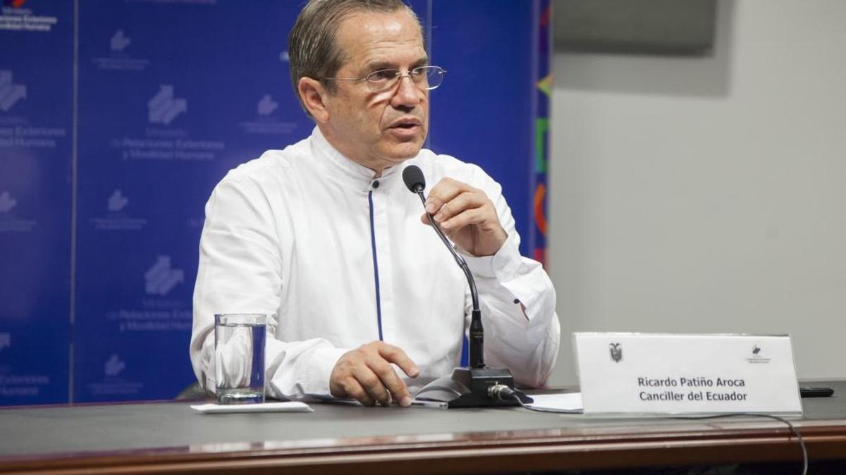 
El Canciller de Ecuador, Ricardo Patiño, habla el miércoles en una conferencia de prensa sobre el encuentro que sostendrán los presidentes de Colombia, Juan Manuel Santos, y de Venezuela, Nicolás Maduro, en Quito para tratar la crisis fronteriza que mantienen ambos países. 
