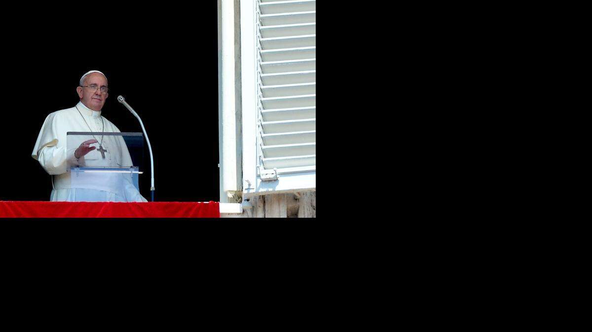 
El Papa Francisco, quien recibirá el sábado a la presidenta argentina Cristina Fernández de Kirchner, está preocupado por la gobernabilidad en ese país, dijo este martes el encargado de Protocolo del Vaticano, Guillermo Karcher.
