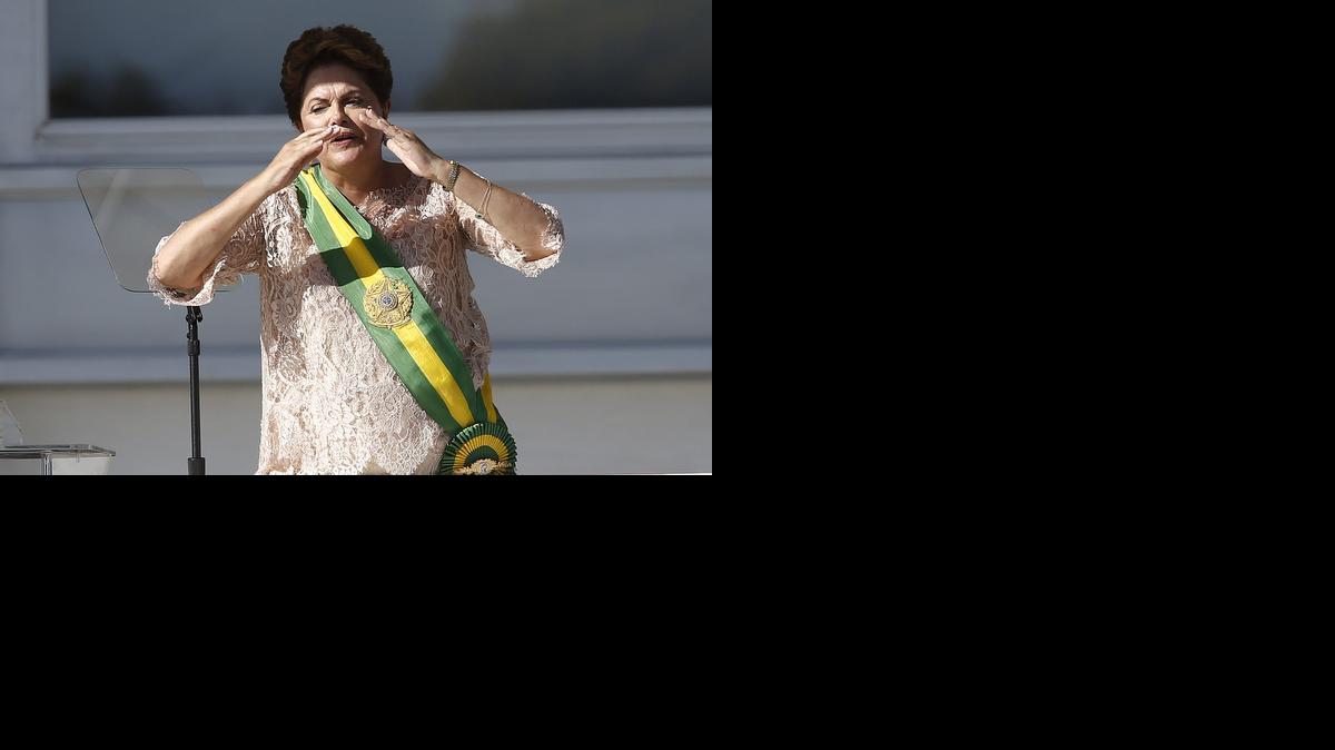 La presidenta de Brasil, Dilma Rousseff, habla el jueves 1 de enero de 2015, durante la ceremonia de investidura en el Palacio de Planalto en Brasilia (Brasil).
