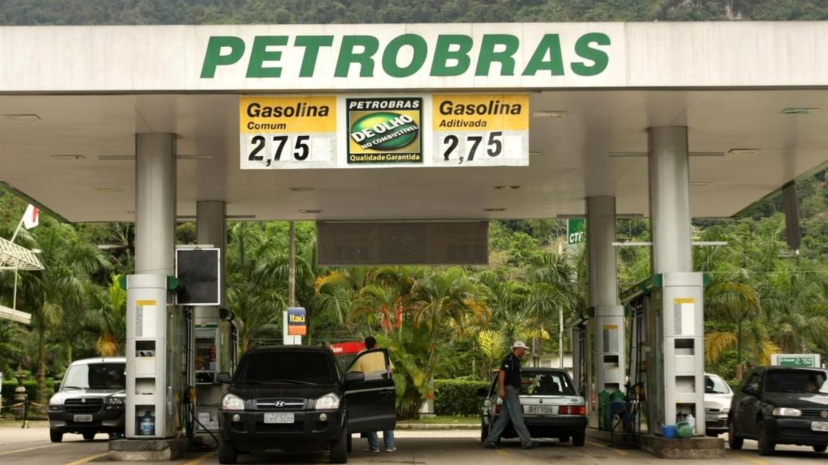 
Una estación de combustible de la estatal petrolera Petrobras en Angra dos Reis, Brasil. Foto archivo.
