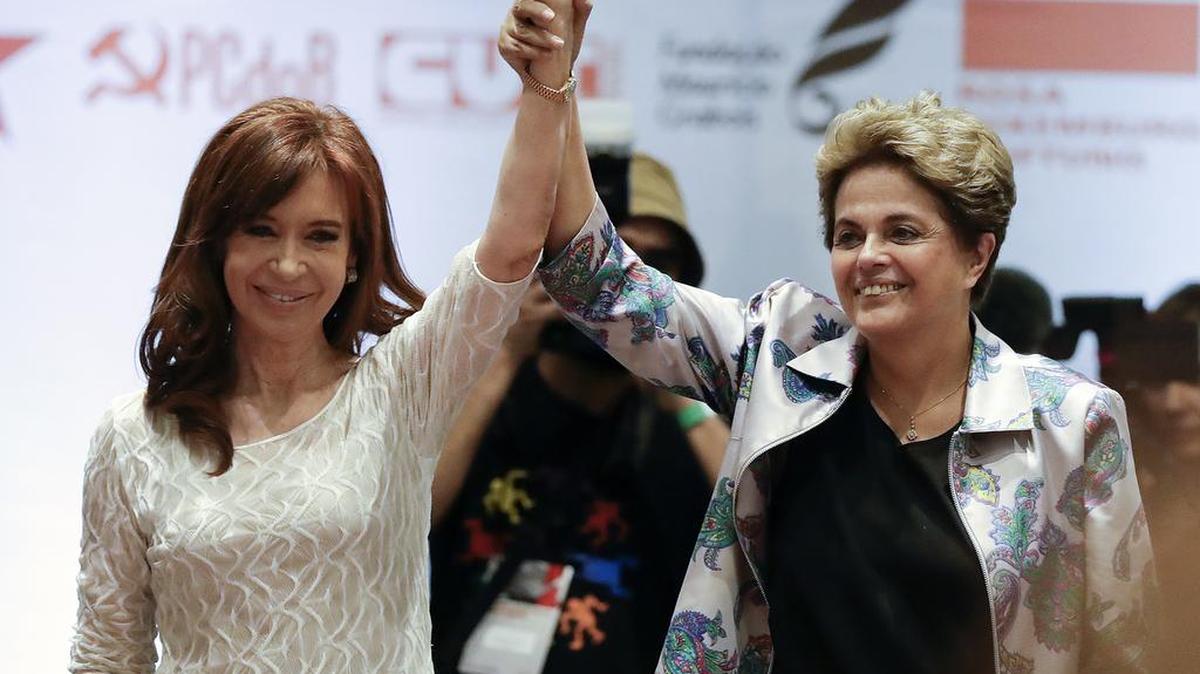 La ex presidente argentina Cristina Fernández y la ex presidenta de Brasil Dilma Rousseff.
