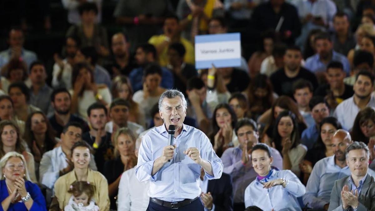 El presidente argentino, Mauricio Macri, pronuncia un discurso el martes 17 de octubre de 2017, en el cierre de campaña del espacio Vamos Juntos, con el que el oficialismo se presenta a las elecciones legislativas del próximo domingo, en Buenos Aires (Argentina).