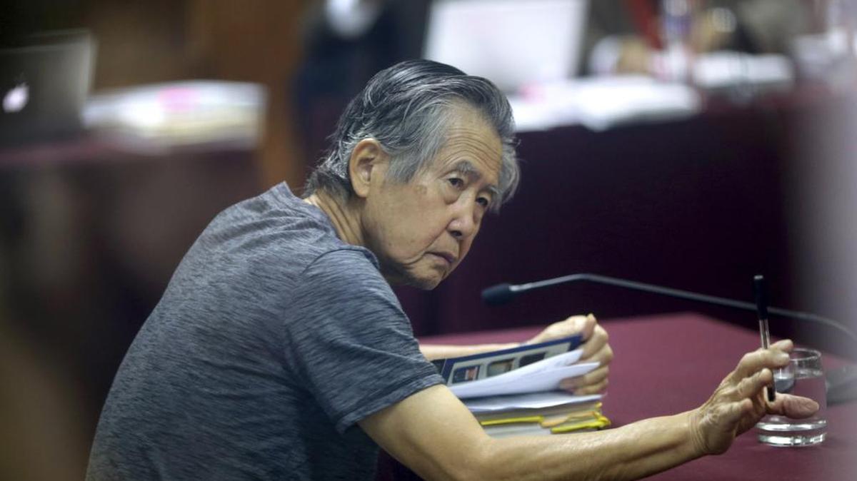 Foto de archivo del 23 de abril de 2014, el ex presidente peruano Alberto Fujimori durante un juicio en una base policial en las afueras de Lima, Perú.