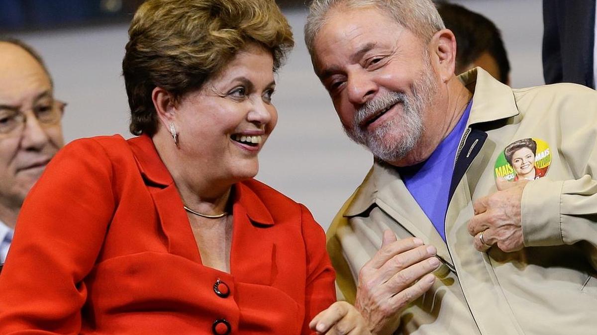 La presidenta de Brasil, Dilma Rousseff, y el ex mandatario President Luiz Ignacio Lula da Silva, en un acto Sao Paulo.