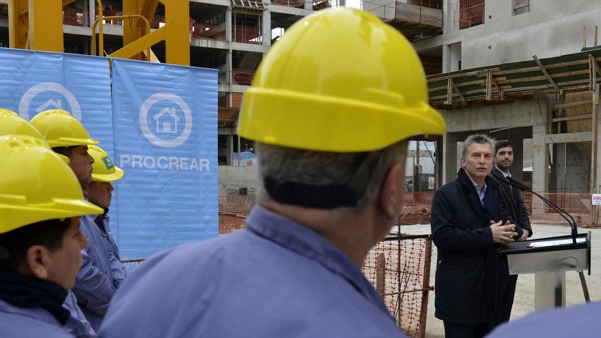 Fotografía cedida por Presidencia del mandatario Mauricio Macri quien habla el 11 dejulio de 2016, en la presentación de una nueva línea de créditos en el marco del plan Procrear en buenos Aires (Argentina).