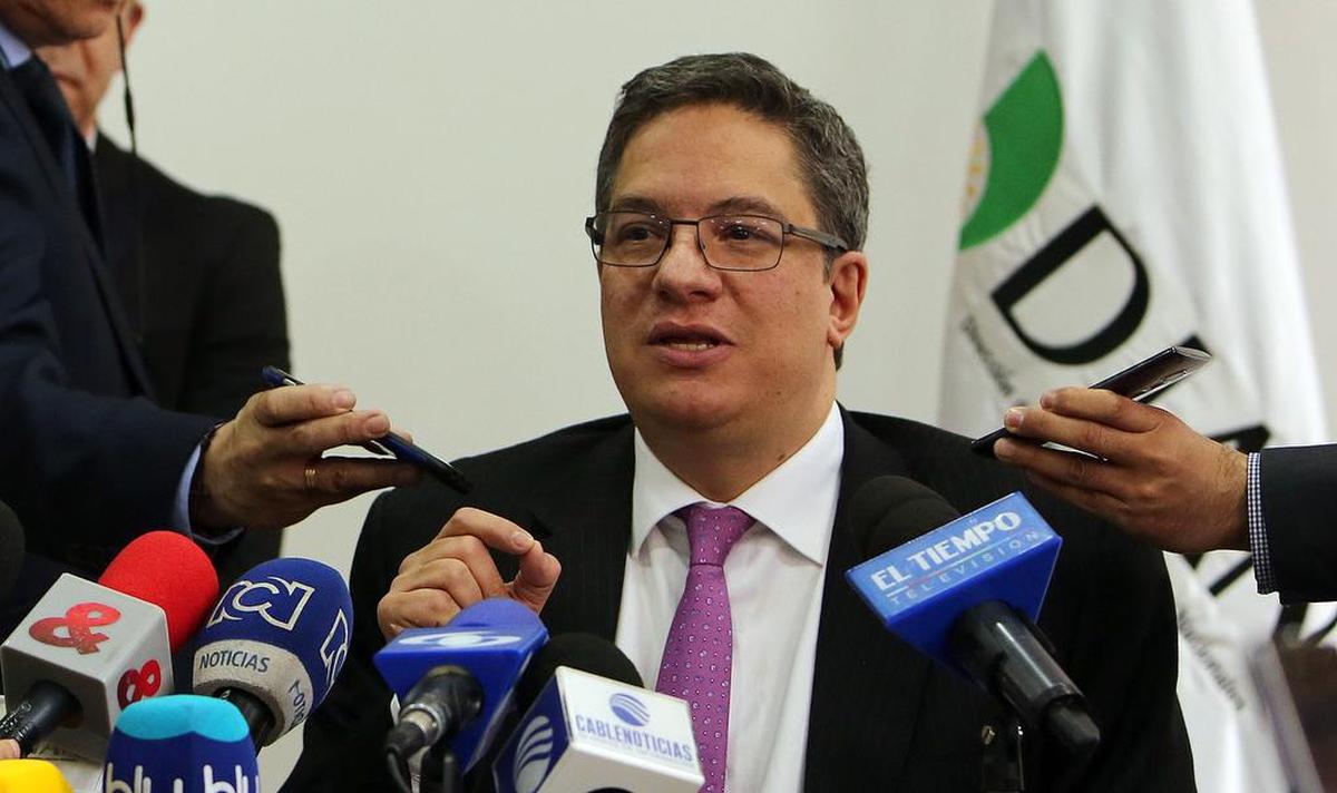 El director de la Dirección de Impuestos y Aduanas Nacionales (DIAN) de Colombia, Santiago Rojas, ofrece una conferencia de prensa el martes 14 de marzo de 2017, en Bogotá (Colombia).