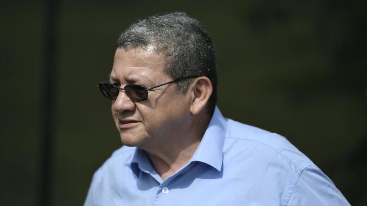 Alias “Pablo Catatumbo”, uno de los líderes de las FARC, asiste a la visita del presidente colombiano Juan Manuel Santos y su homólogo francés François Hollande el martes a una de las zonas veredales transitorias de normalización en Caldono, departamento del Valle del Cauca, Colombia.