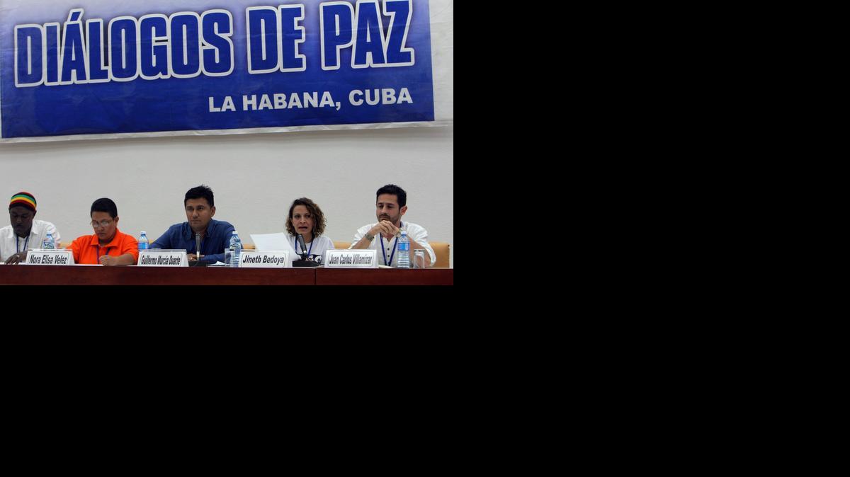 
Varios de los integrantes del cuarto grupo de víctimas del conflicto armado de Colombia, participan en una conferencia de prensa el domingo, en Cuba.
