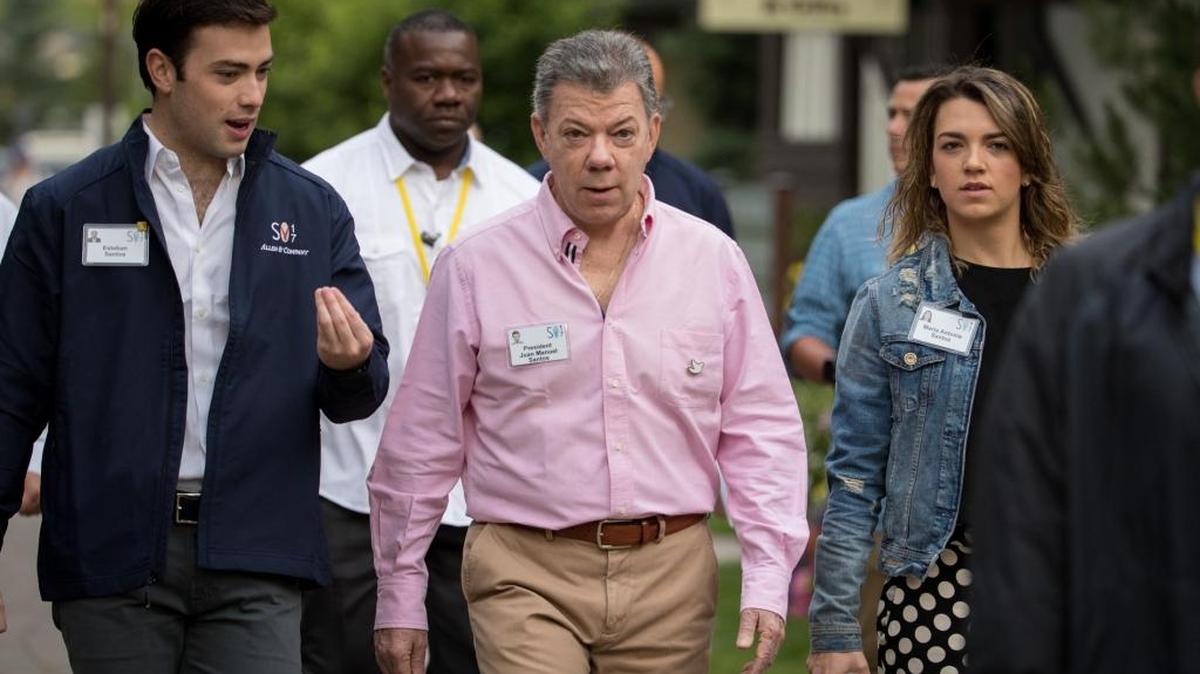 El presidente de Colombia, Juan Manuel Santos, con su hijo Esteban en una conferencia tecnológica en Sun Valley, Idaho, en julio pasado.