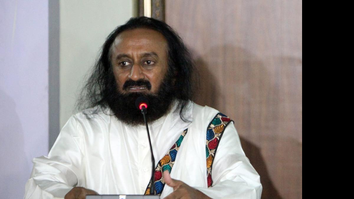 
El líder espiritual, mediador por la paz y fundador de la ONG ‘El arte de vivir, Ravi Shankar, durante una conferencia de prensa en La Habana, el domingo.
