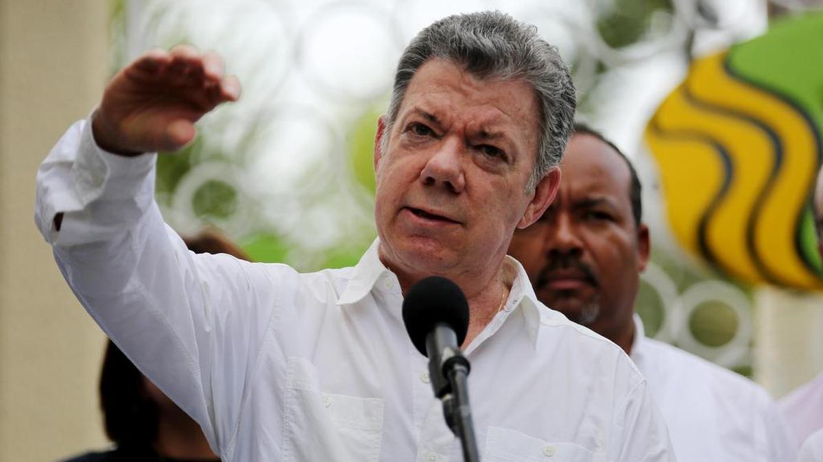 El presidente de Colombia, Juan Manuel Santos, da declaraciones a la prensa el 21 de octubre de 2017, en Tumaco (Colombia).