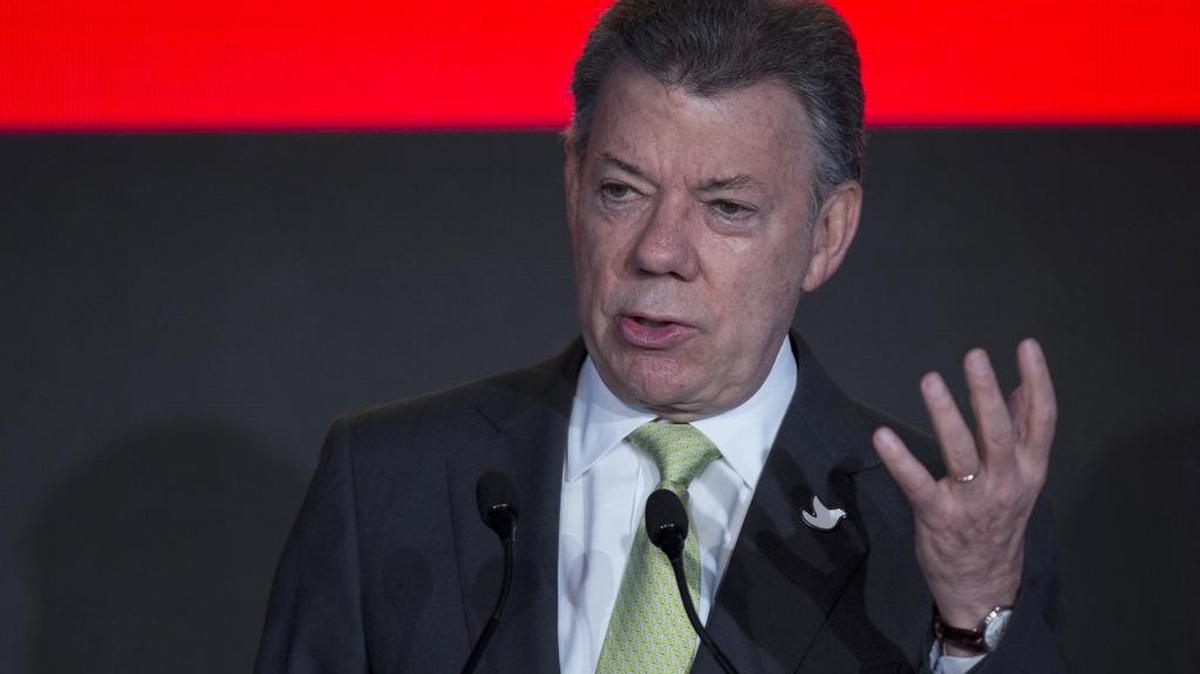 
El presidente de Colombia, Juan Manuel Santos, habla durante una conferencia en Panamá, en abril. El gobernante dijo el domingo que aceptó la mediación de Uruguay en el conflicto colombo-venezolano.
