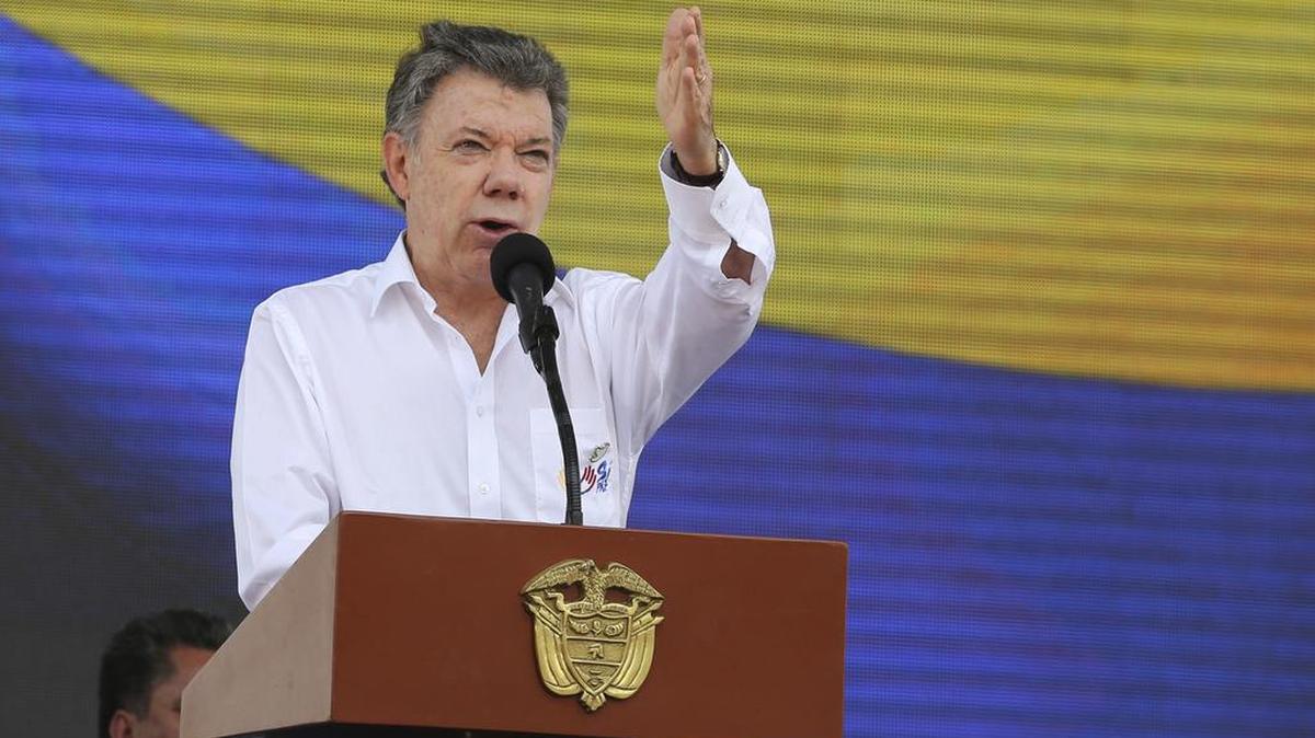 El presidente colombiano Juan Manuel Santos da un discurso durante un acto de promoción del “sí” por el acuerdo de paz, el viernes en Soacha, en las afueras de Bogotá.