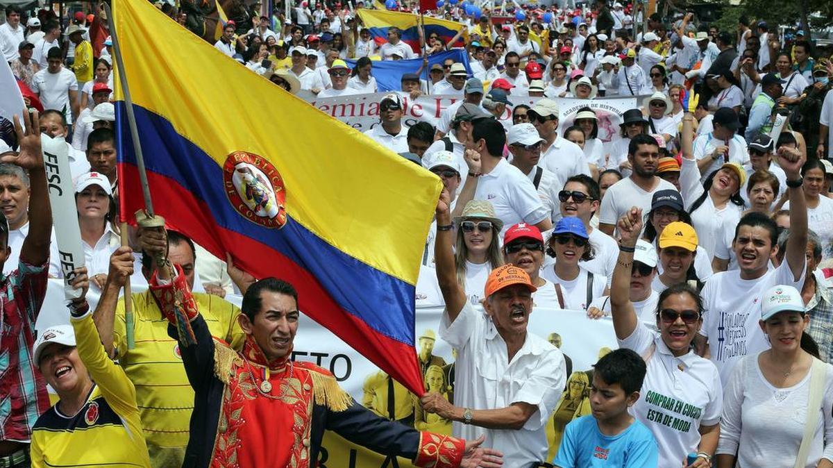 
Habitantes de Cúcuta marchan por la dignidad hoy, domingo 6 de septiembre de 2015, en el sector de La Parada, cerca a Cúcuta (Colombia), frontera con Venezuela. 
