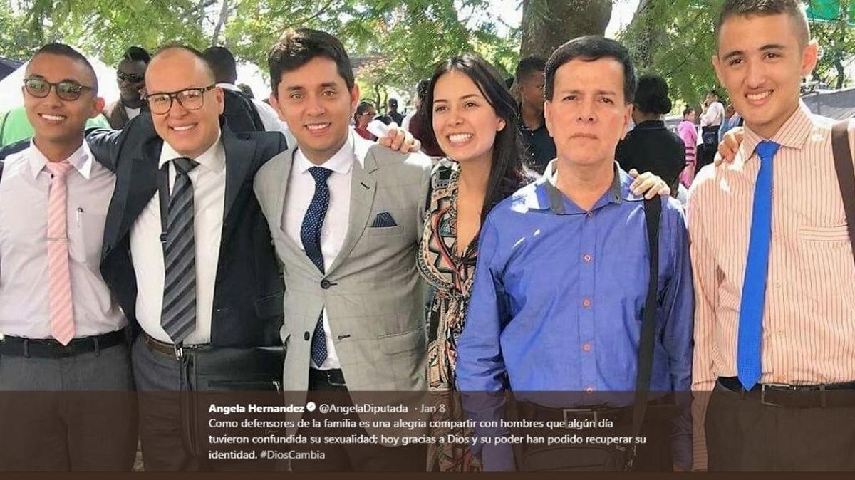 “Como defensores de la familia es una alegría compartir con hombres que algún día tuvieron confundida su sexualidad; hoy gracias a Dios y su poder han podido recuperar su identidad. #DiosCambia”, escribió en Twitter la diputada colombiana Ángela Hernández.