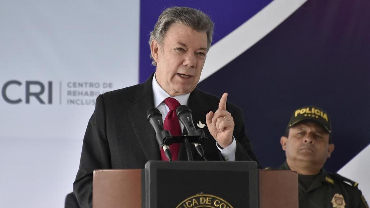 “Naciste el día en el que, luego de años de confrontaciones, se silenciaron los fusiles”, escribió el presidente colombiano Juan Manuel Santos en una carta a los bebés nacidos después del cese el fuego definitivo con las FARC. En la imagen, Santos da un discurso el 29 de agosto en Bogotá.