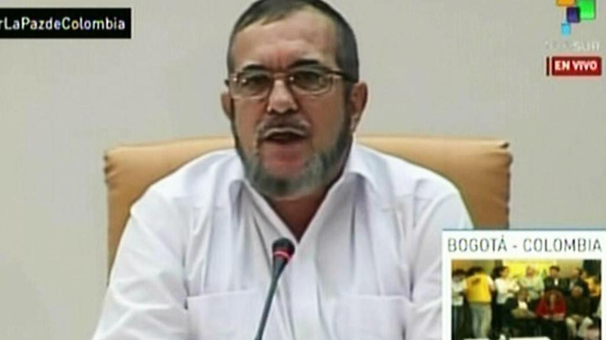 
Alias Timoleón Jiménez o “Timochenko” durante la conferencia de prensa anunciando el acuerdo entre el gobierno de Colombia y las FARC, el miércoles 23 de septiembre en La Habana.
