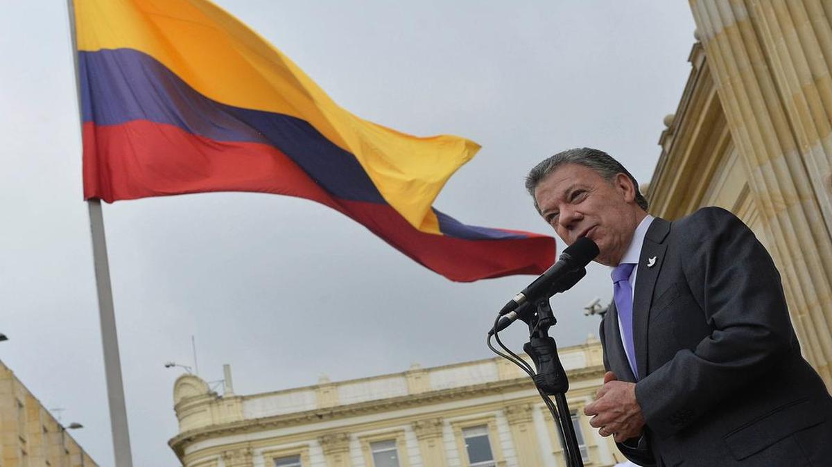 El presidente de Colombia, Juan Manuel Santos, habla luego de recibir el Premio Nobel de la Paz, el 7 de octubre en Bogotá.