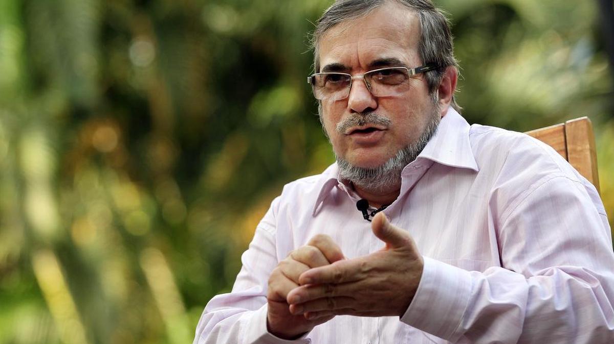 Fotografía de archivo fechada el 12 de marzo de 2016 que muestra al jefe máximo de las Fuerzas Armadas Revolucionarias de Colombia (FARC), Rodrigo Londoño Echeverri, alias "Timochenko", en La Habana (Cuba).