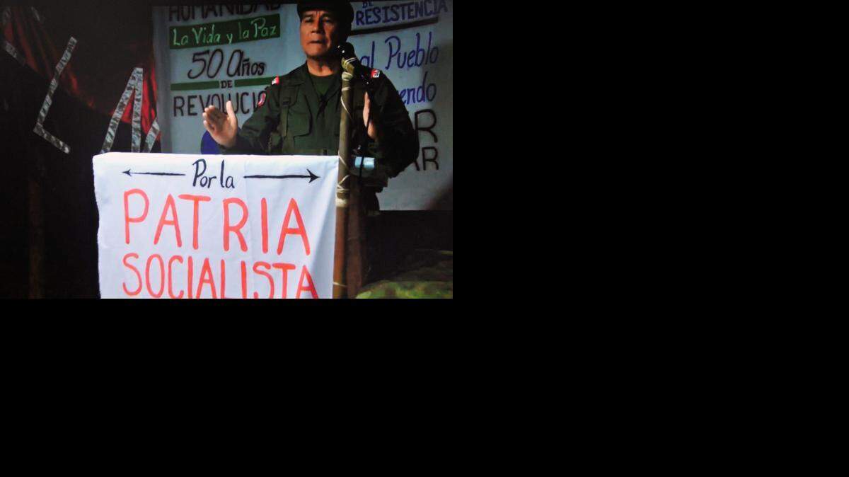 
Fotografía tomada de un video divulgado el miércoles por el ELN en su sitio en internet, en la que se muestra al comandante líder de esa guerrilla, Nicolás Rodríguez, alias ‘Gabino’, en el V Congreso de esos rebeldes realizado en diciembre pasado.
