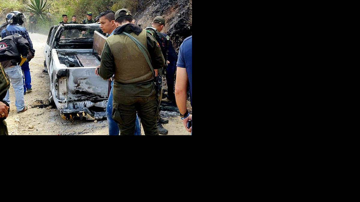 
Al menos dos policías murieron y otros tres resultaron heridos en una emboscada perpetrada por desconocidos contra esta patrulla de la Policía colombiana, el miércoles en Ocaña, en el departamento del Norte de Santander. 
