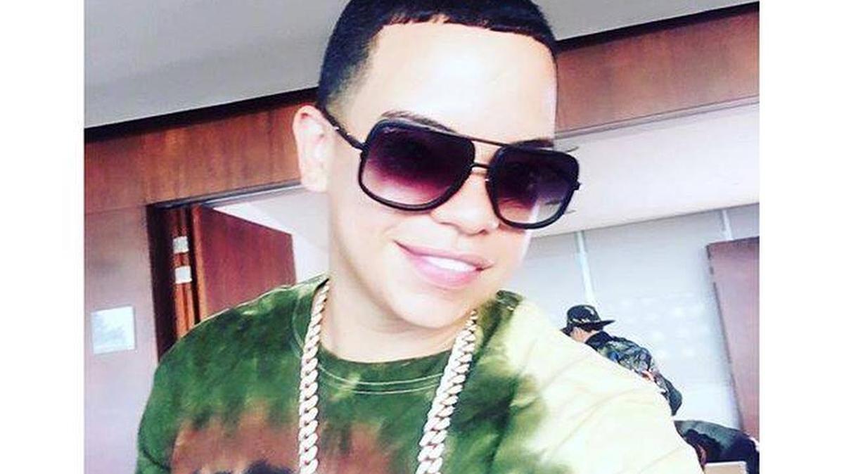 El cantante boricua J Álvarez en una fotografía compartida en sus redes durante la visita a Colombia.
