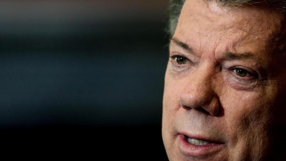 El presidente de Colombia, Juan Manuel Santos, premio Nobel de la Paz, durante una entrevista exclusiva con Efe en el Palacio de Nariño de Bogotá.
