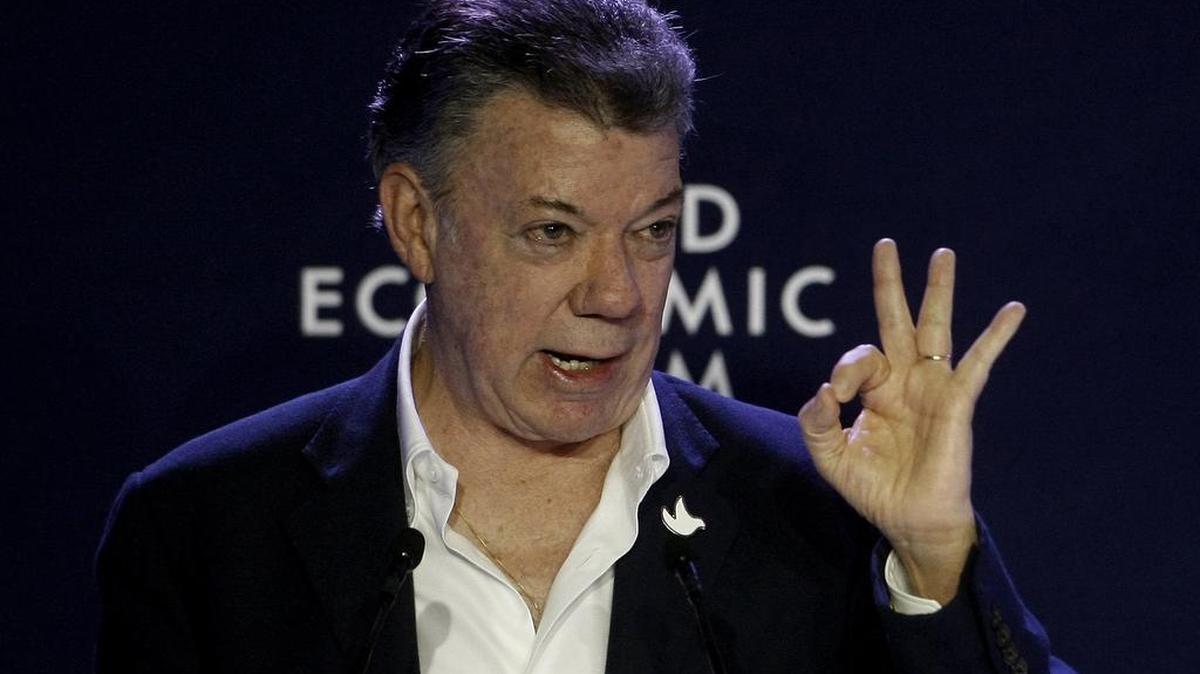 El presidente de Colombia, Juan Manuel Santos, participa de un panel del Foro Económico Mundial en Medellín (Colombia) el jueves 16 de junio de 2016.
