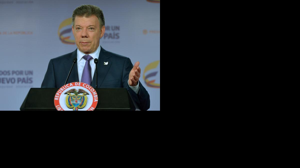 
El presidente de Colombia, Juan Manuel Santos, dijo el miércoles que es ‘una alternativa perfectamente viable’ concentrar los guerrilleros de las FARC en una zona de distensión en la primera fase del postconflicto, si se firma la paz.
