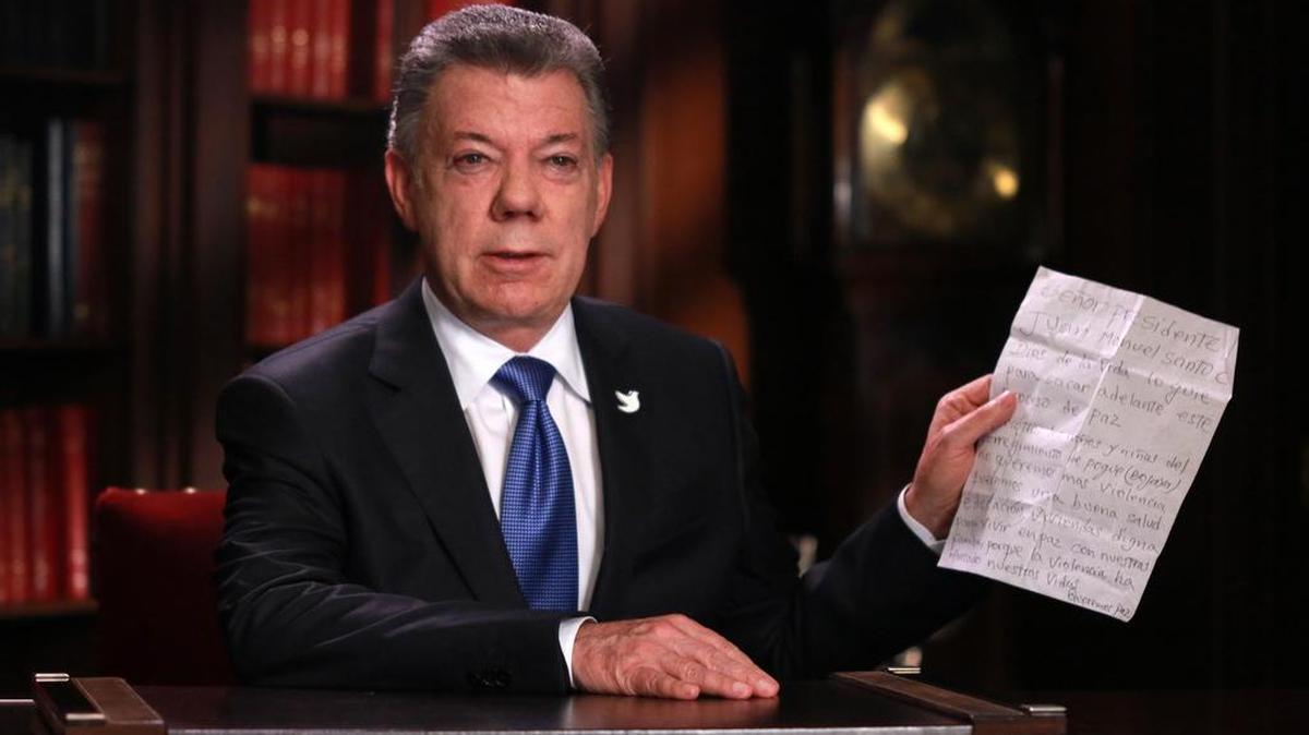 Fotografía cedida por la presidencia de Colombia del presidente de Colombia, Juan Manuel Santos, durante una alocución el 10 de octubre de 2016, en Bogotá (Colombia).