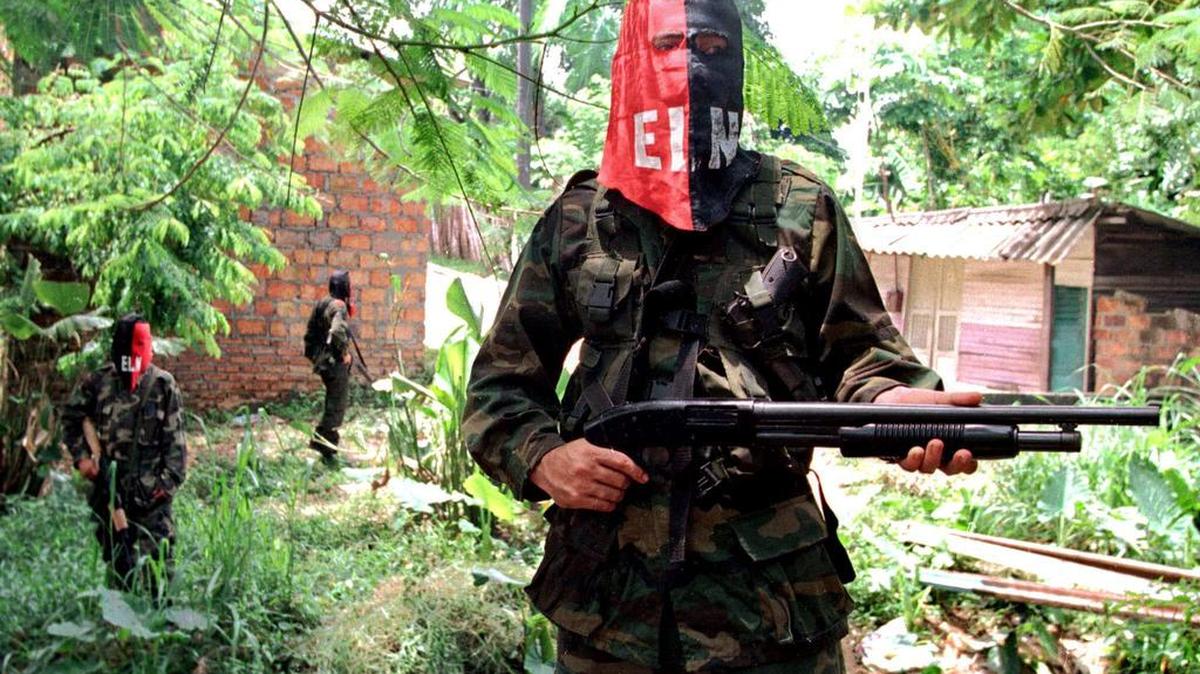 
Foto de 1998 del diario El Tiempo de guerrilleros del ELN en un lugar no identificado.
